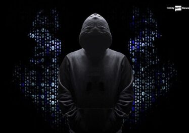 Beeple warns his Discord server members about wallet drainer exploit